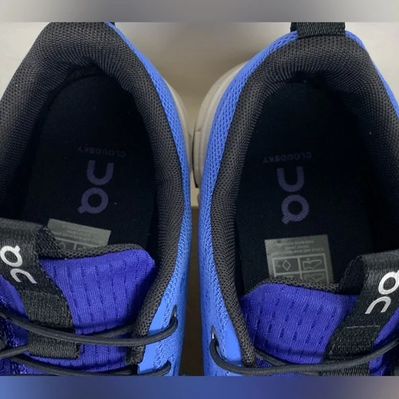 On Runninh Cloud Sky sneakers are lightweight, blue agile running shoes size Y6 - Picture 5 of 11